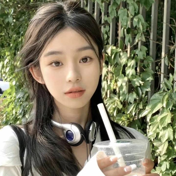 圈子里的男孩海报